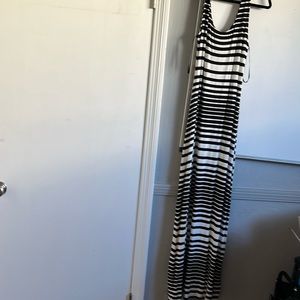 Merona Maxi dress size medium  new, black and cream stripes